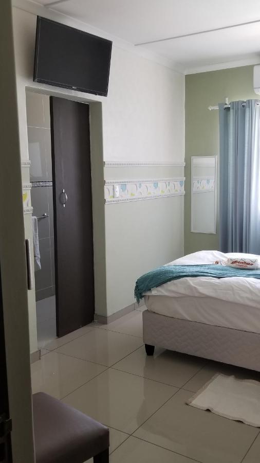 A-Z Boutique Guesthouse วินด์ฮุก ภายนอก รูปภาพ