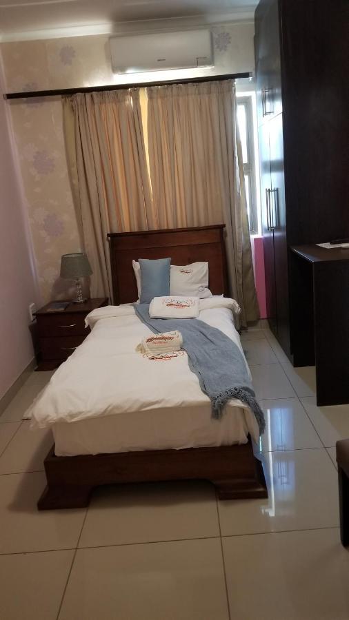 A-Z Boutique Guesthouse วินด์ฮุก ภายนอก รูปภาพ