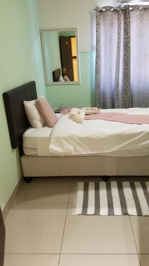 A-Z Boutique Guesthouse วินด์ฮุก ภายนอก รูปภาพ