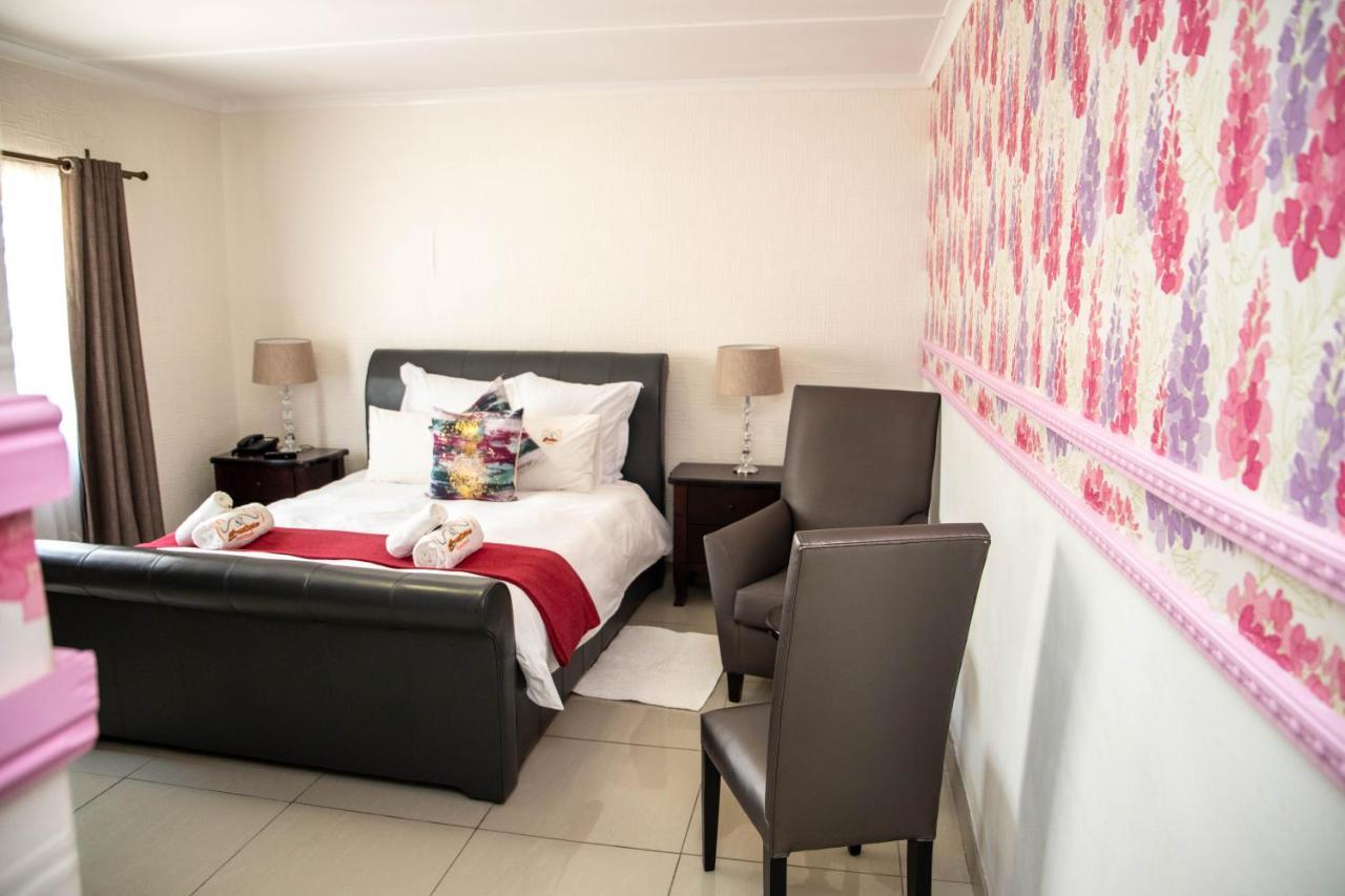 A-Z Boutique Guesthouse วินด์ฮุก ภายนอก รูปภาพ