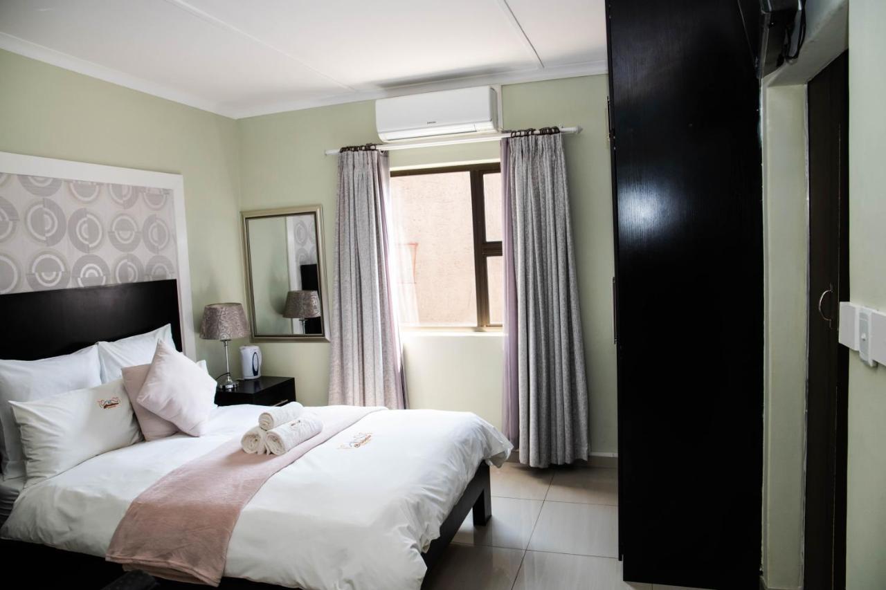 A-Z Boutique Guesthouse วินด์ฮุก ภายนอก รูปภาพ