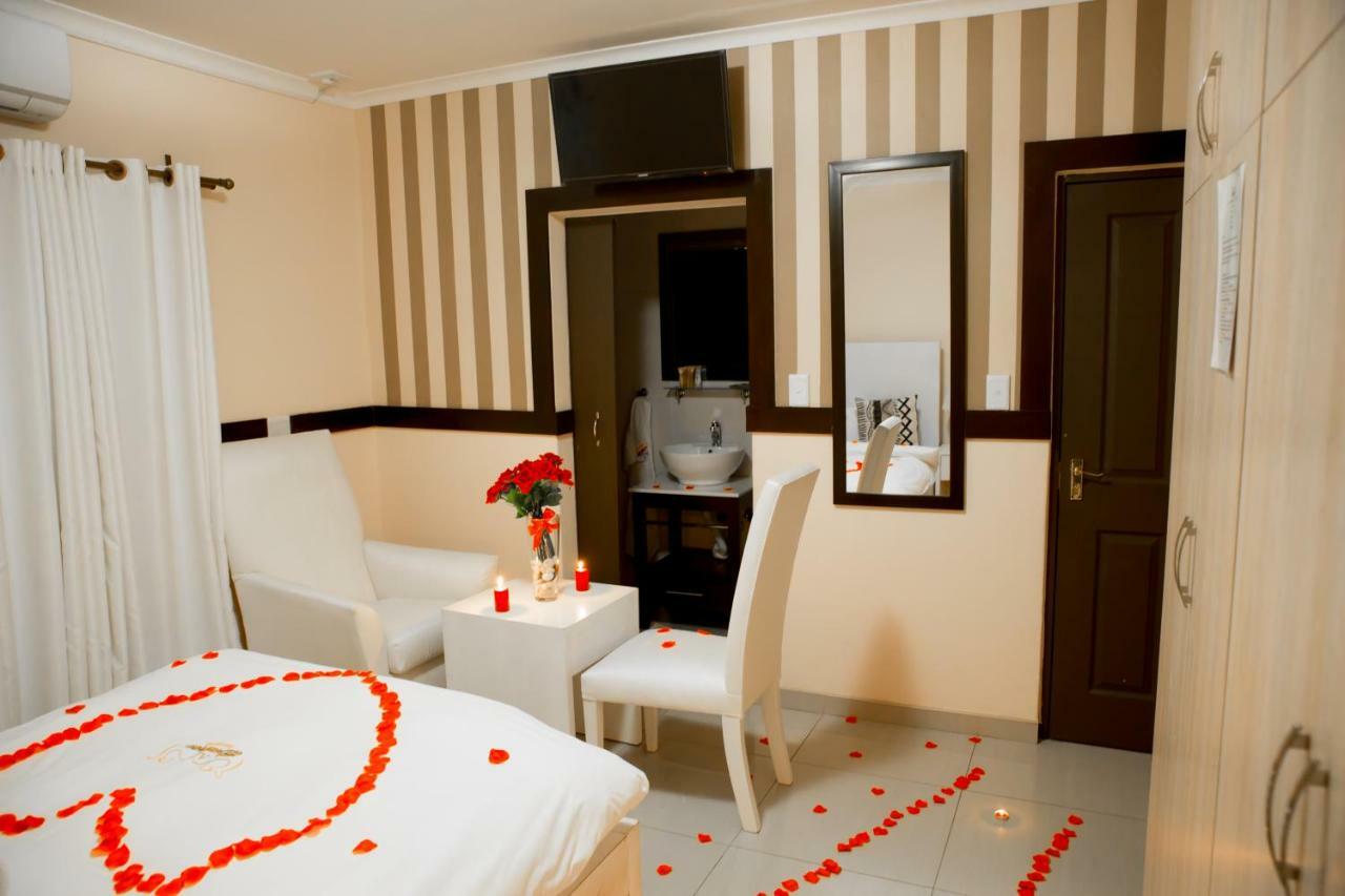 A-Z Boutique Guesthouse วินด์ฮุก ภายนอก รูปภาพ