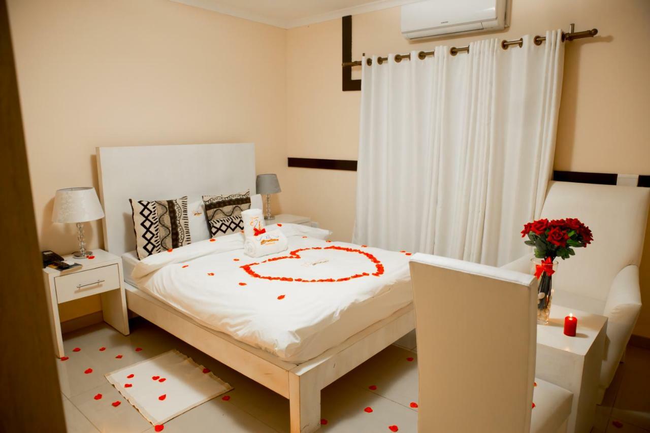 A-Z Boutique Guesthouse วินด์ฮุก ภายนอก รูปภาพ