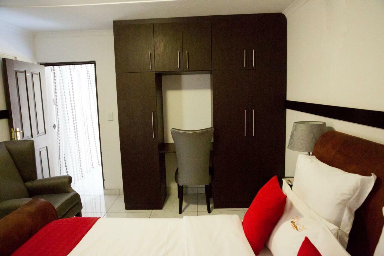 A-Z Boutique Guesthouse วินด์ฮุก ภายนอก รูปภาพ